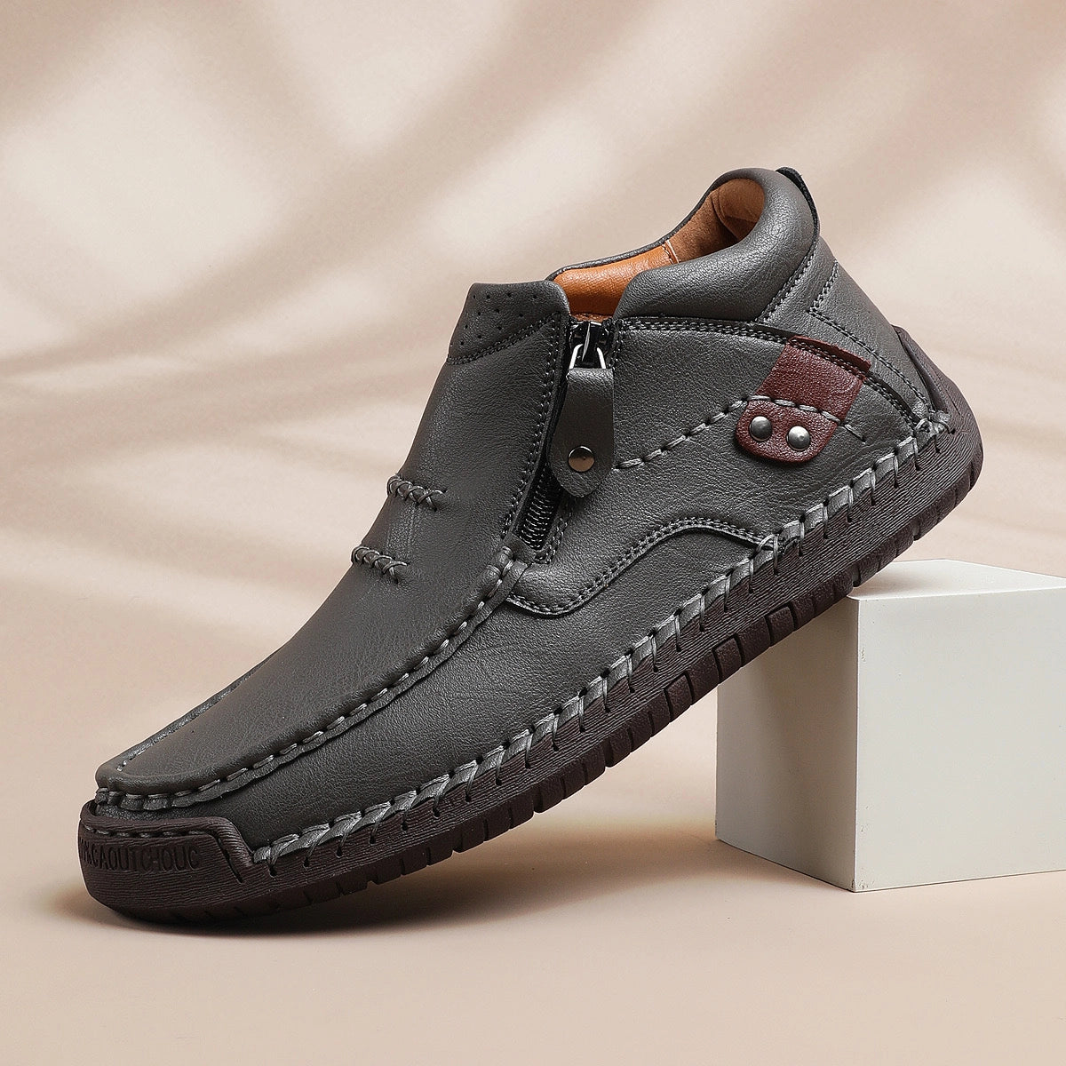 Conforto Premium em Couro Genuíno Lorenzo – Feito à Mão para o Seu Dia a Dia