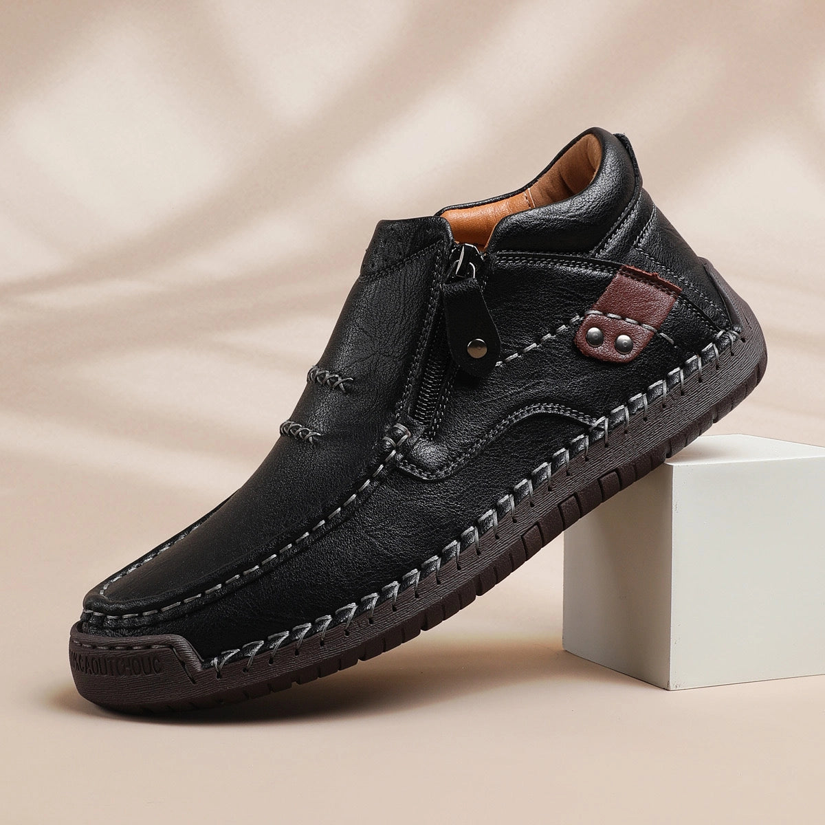 Conforto Premium em Couro Genuíno Lorenzo – Feito à Mão para o Seu Dia a Dia